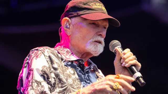 Mike Love and Al Jardine of the Beach Boys Play Simultaneous, Historic Shows