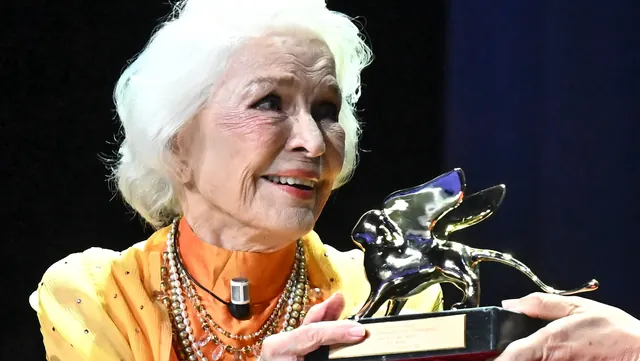 Ellen Burstyn Talks Future Direction Of U.S. As She Receives Venice Career Award: “I Pray My Country Finds Its White Line”