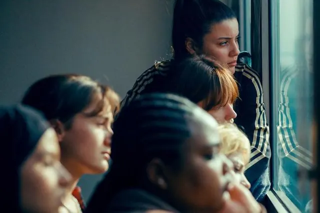 ‘15/18 (A Place to Heal)’ Review: A Taboo-Busting Dramedy Set Inside a Psychiatric Ward for Teens