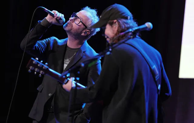 The National joined by Richard Reed Parry and play ’90-Mile Water Wall’ for first time since 2014 at first full gig in two years
